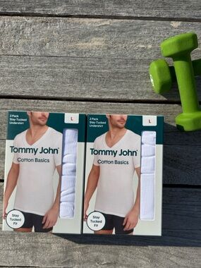Tommy John Stay-Tucked Undershirt bundle 2x 2-Pack White V-Neck Size Large NIB